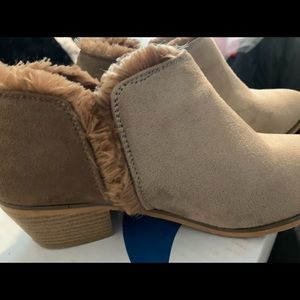 JG ankle shoe/boots, size 7, NWOT 2/tone suede
